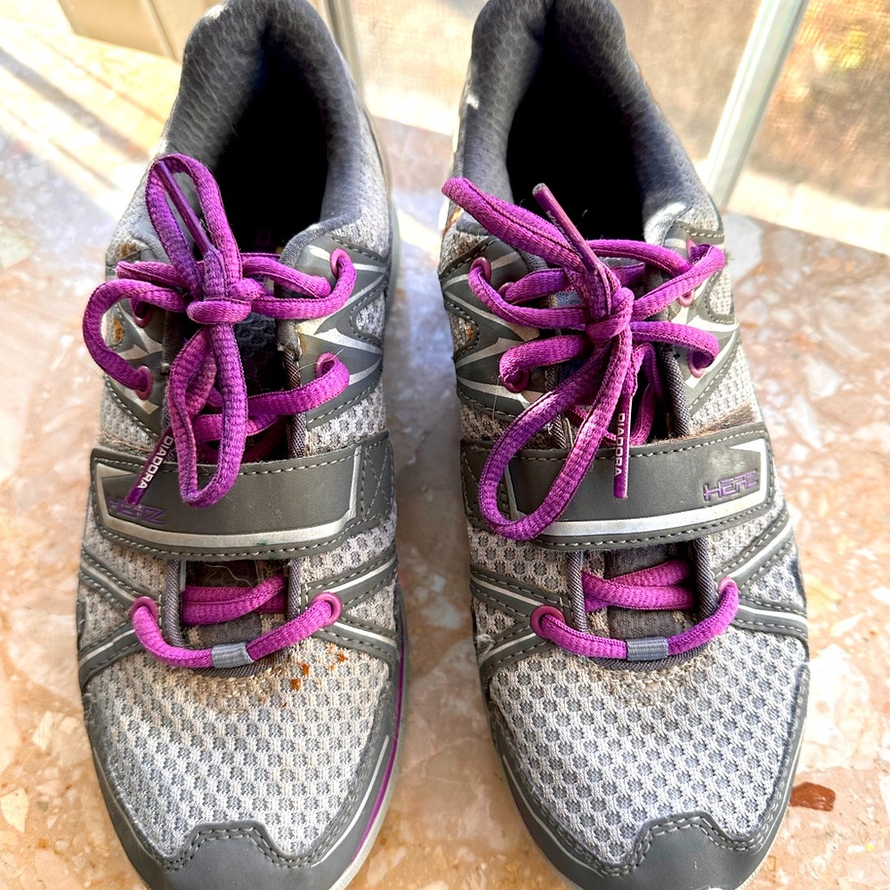 Spin shoes. Women’s size 8. Slightly used.